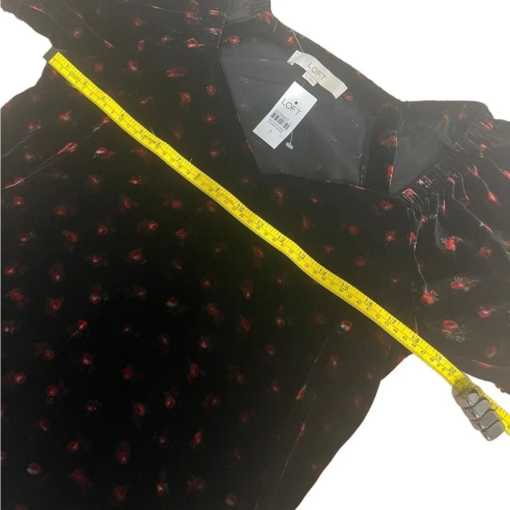 LOFT Floral Velvet Puff Sleeve Top Black & Red Sweetheart Neckline Women's Small
